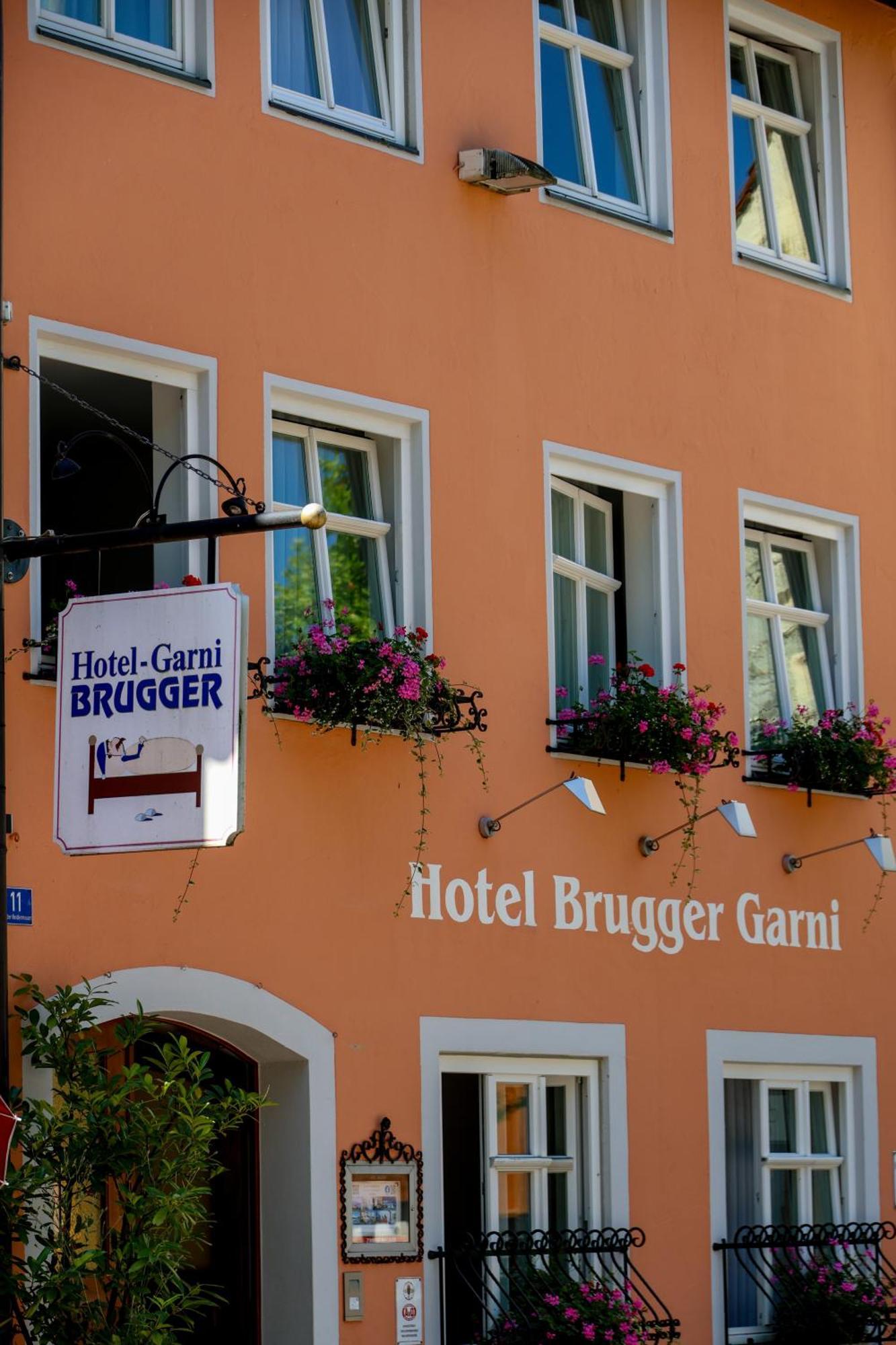 Garni Brugger Hotel 3*